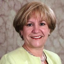 AURA GARCÍA DE CAAMAÑO