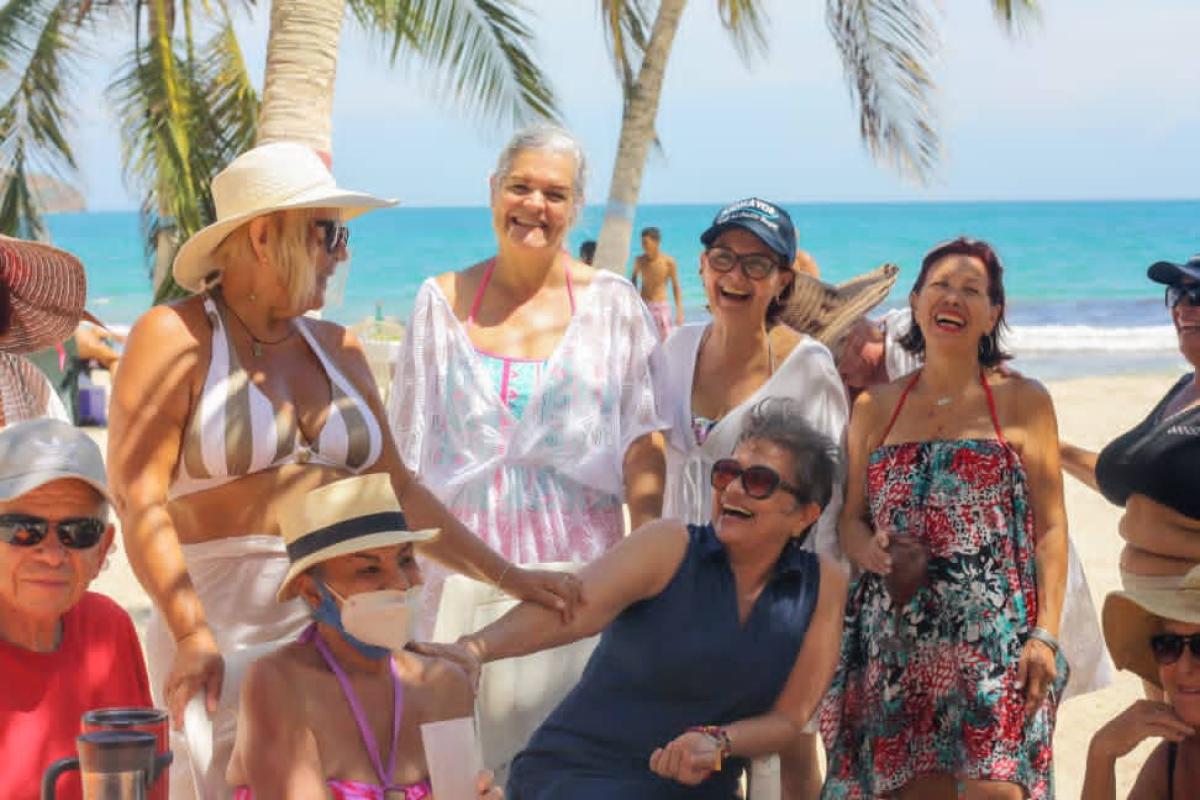 Turismo Fuera de Temporada: El Viajero Plateado como Motor Económico Ininterrumpido